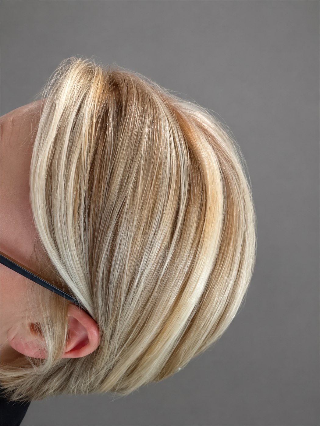 Carré blond polaire réalisé au Salon by Jean-Marc
