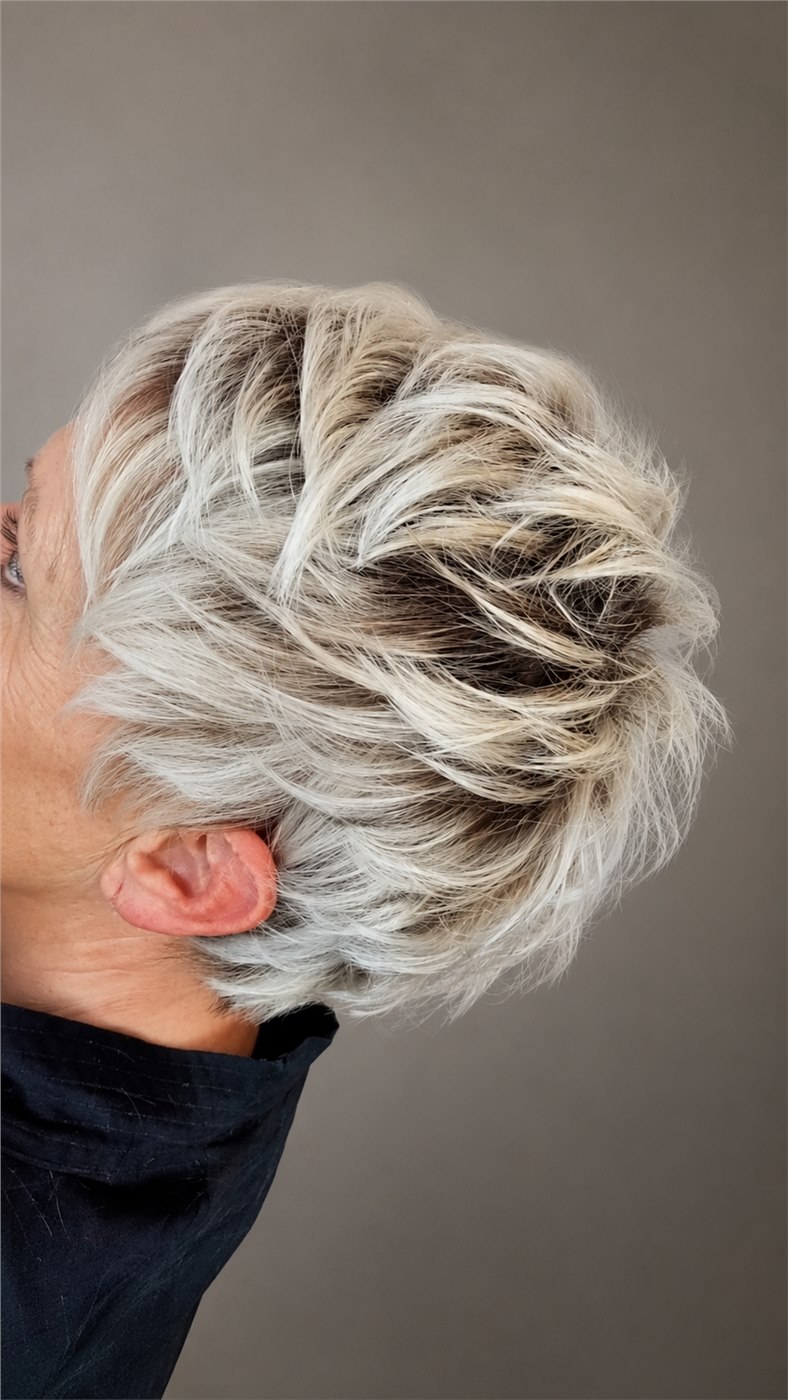 Coupe courte blond polaire réalisée au Salon by Jean-Marc