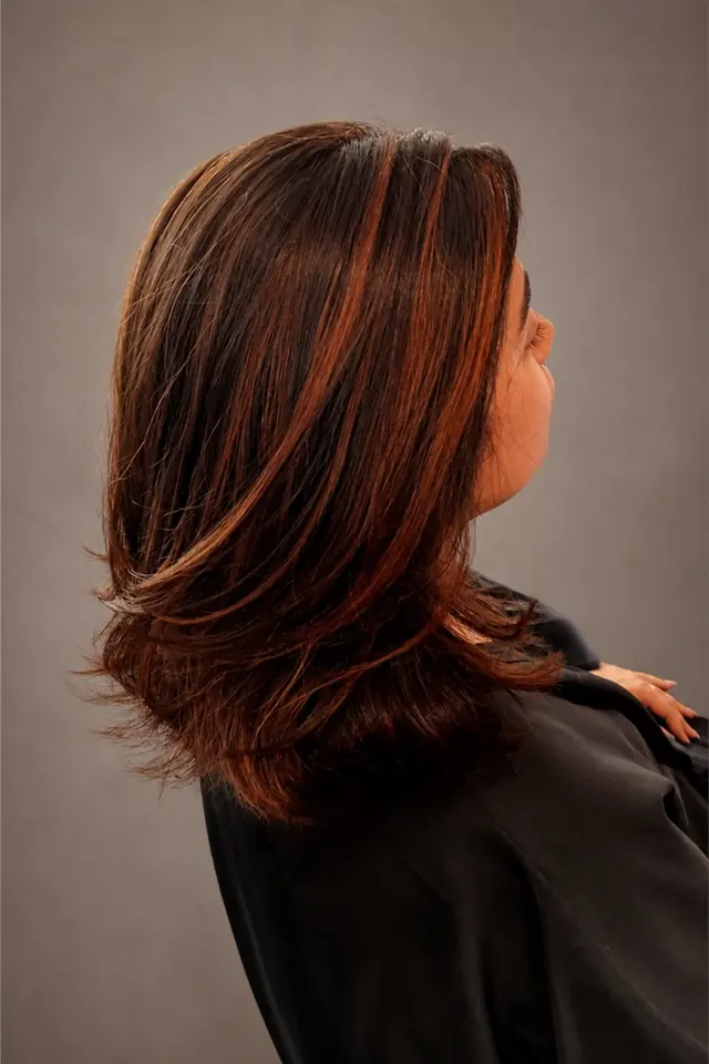 Mi-long brun acajou réalisé au Salon by Jean-Marc